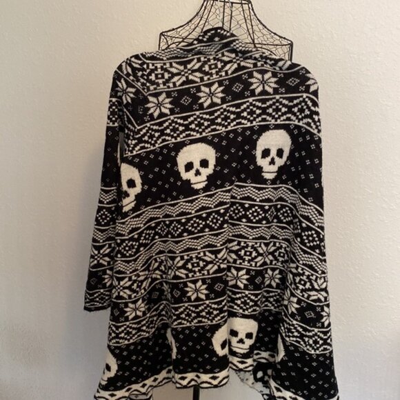 Torrid skull cardigan size 2 - Picture 2 of 3